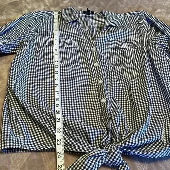 Jones New York Black & White Gingham Long Sleeve, Tie Front Large Woman’s Shirt - Picture 11 of 12